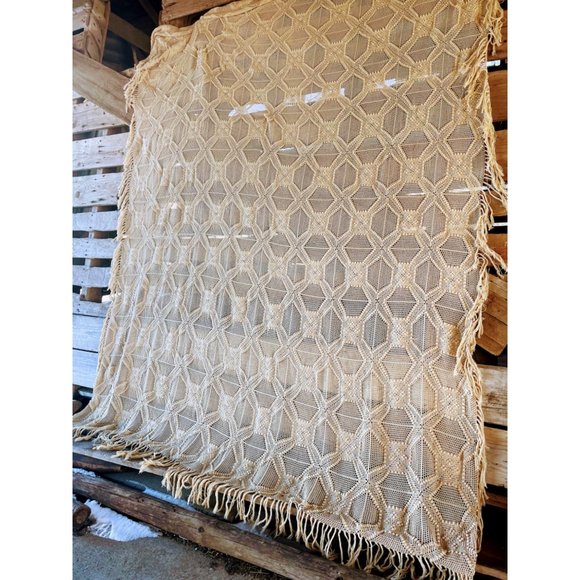 Antique/Vintage Cotton crochet Thread Bedspread with Fringe 108x82" - Picture 7 of 13